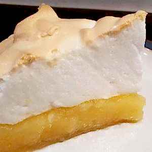 lemon mering pie slice